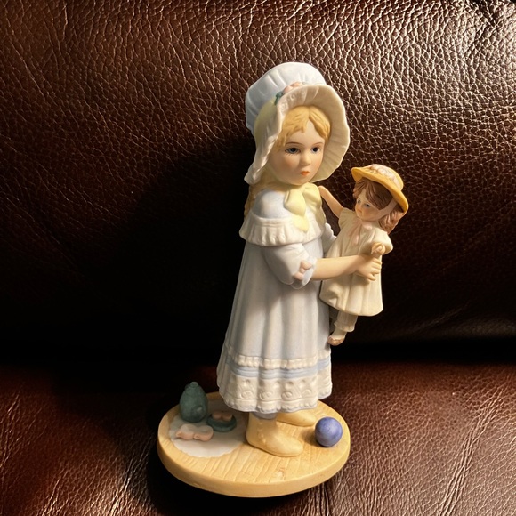 DAN HAGHARA “CIDNEY” FIGURINE with doll  #716/15000 - Picture 2 of 7